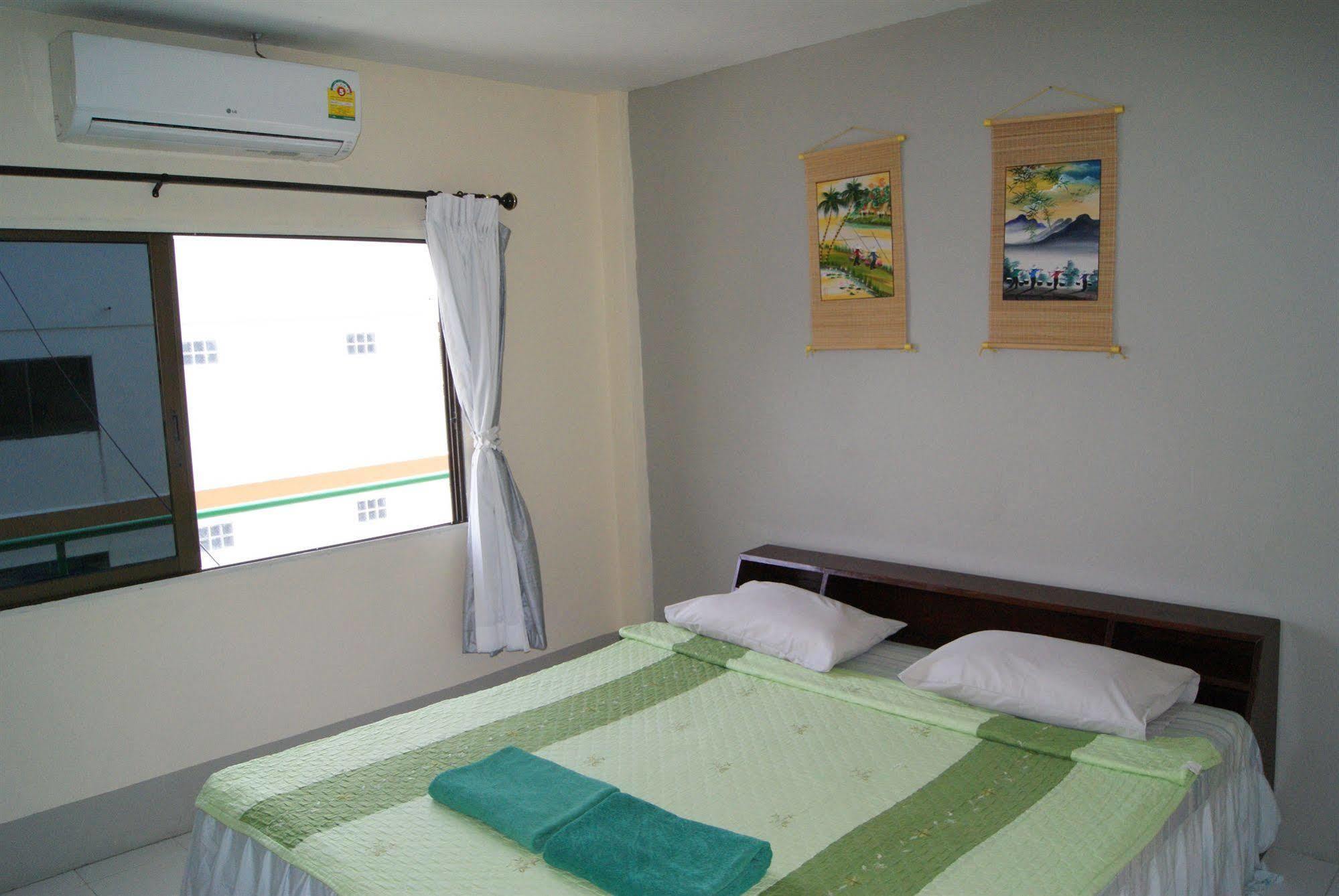 Pineapple pensión Phuket Exterior foto
